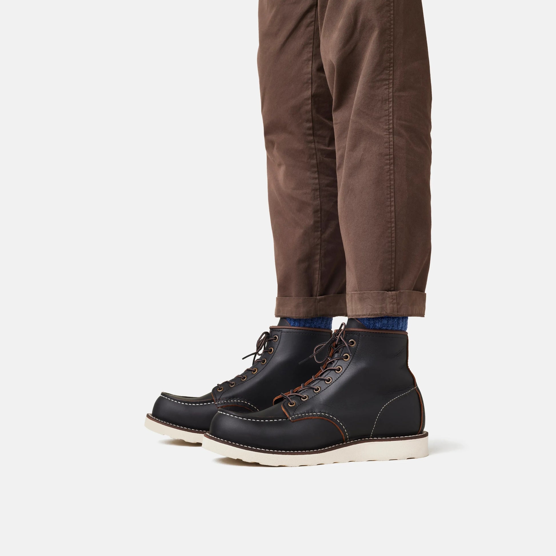 Classic Moc 6-Inch Boot in Black Leather 8849 - Red Wing Shoes Men