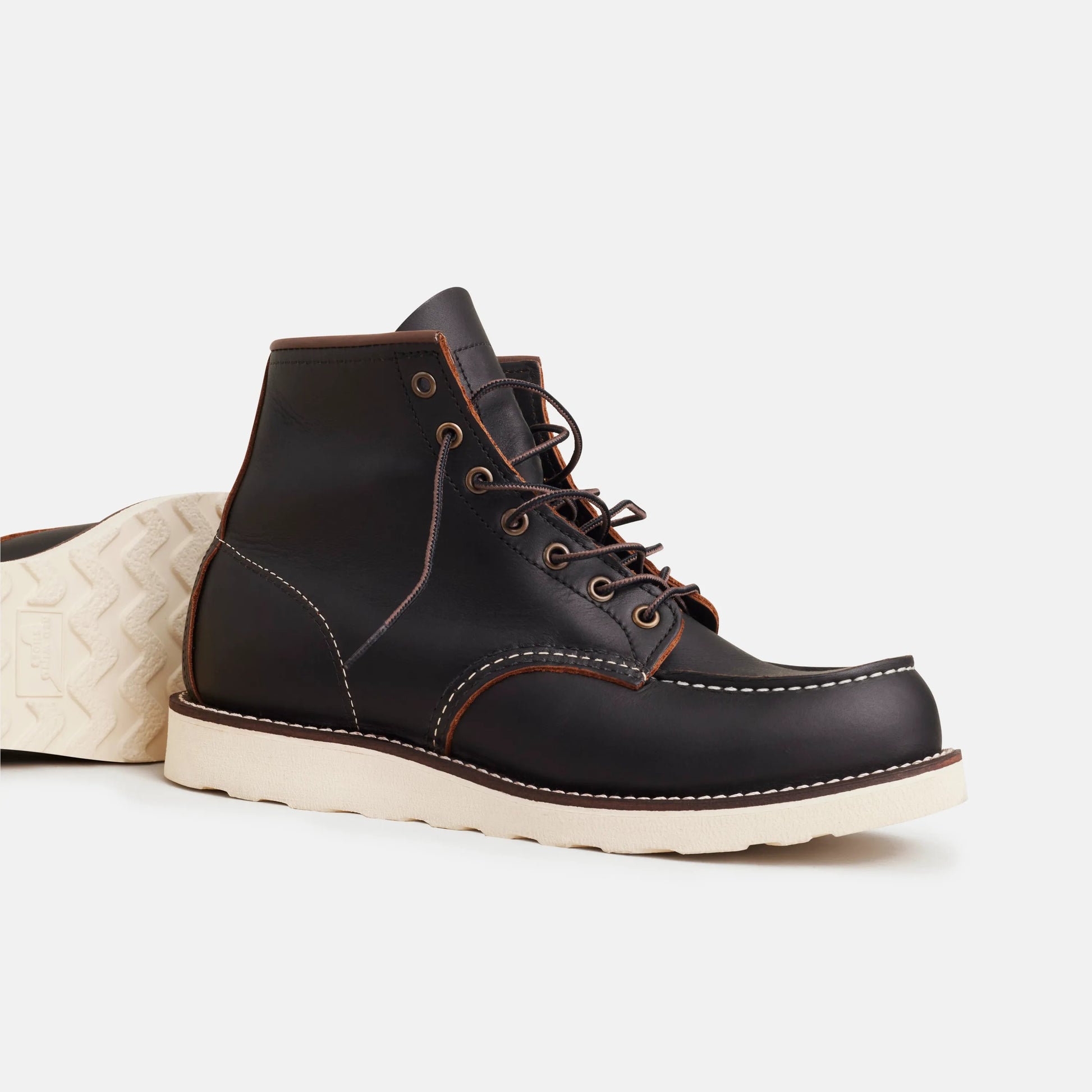Classic Moc 6-Inch Boot in Black Leather 8849 - Red Wing Shoes Men