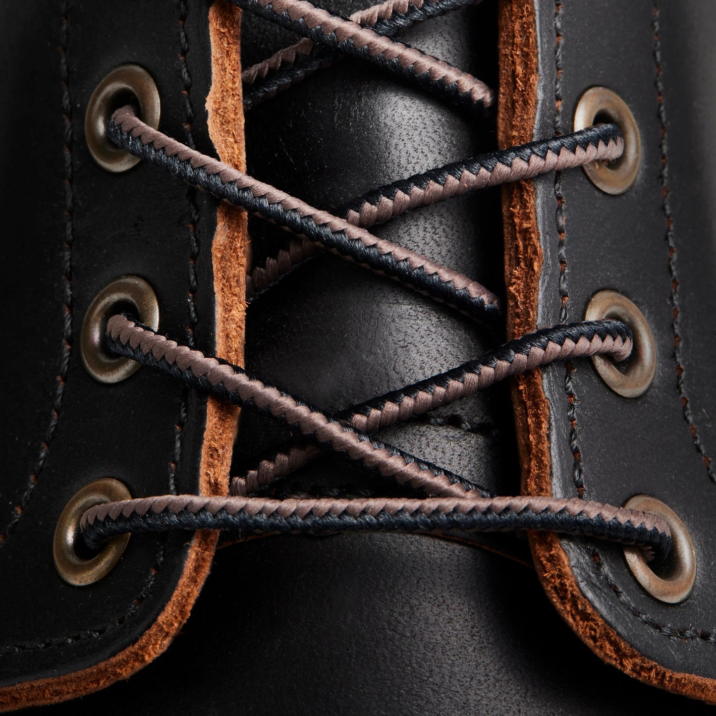 Classic Moc 6-Inch Boot in Black Leather 8849 - Red Wing Shoes Men