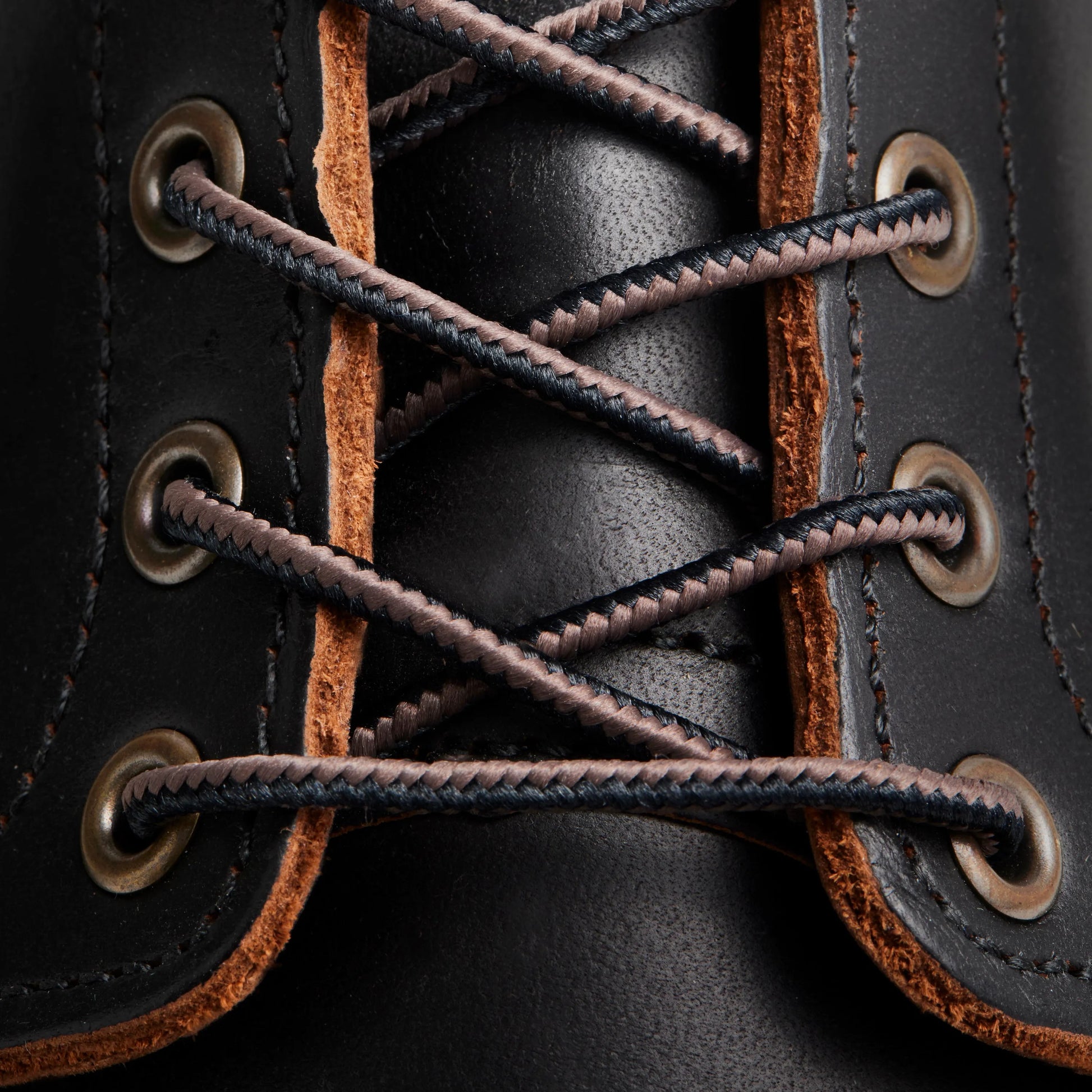 Classic Moc 6-Inch Boot in Black Leather 8849 - Red Wing Shoes Men